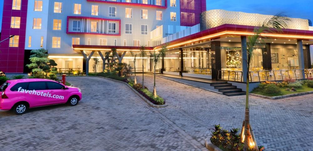 Favehotel Tuban Tuban  Exteriör bild